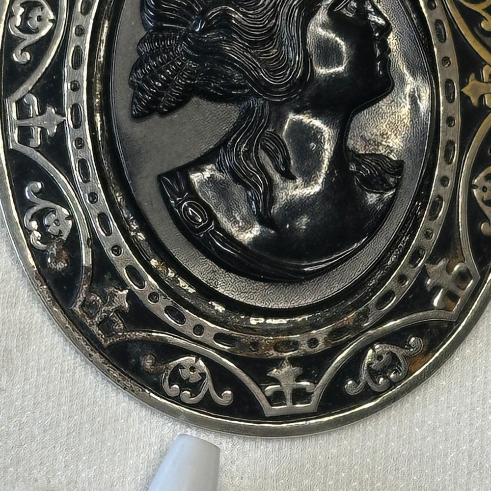 Vintage 80s Black Glass Cameo Brooch Silver Gold Tone Filigree Lady Portrait Pin - Picture 4 of 8